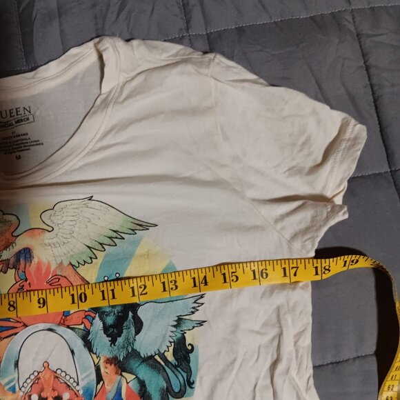 Queen Band T-Shirt Lucky Brand Graphic Tee Cream Unisex Med 2020 Official Merch - Picture 4 of 5